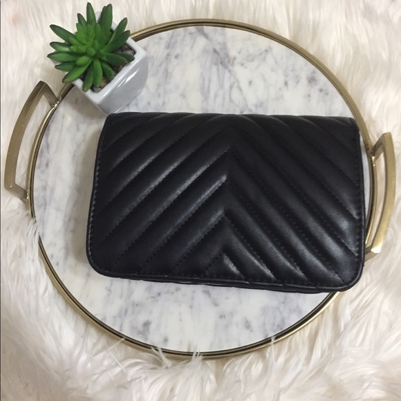 LAST ONE Quilted Chains Black Crossbody Bag - Picture 3 of 5